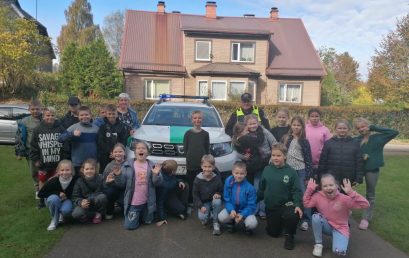 Policists viesojas 3. klasēs Karjeras nedēļas ietvaros