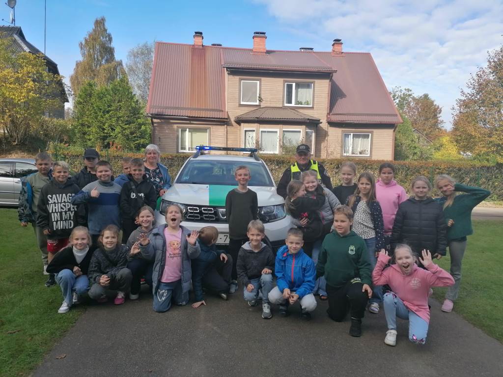 Policists viesojas 3. klasēs Karjeras nedēļas ietvaros Policists viesojas 3. klasēs Karjeras nedēļas ietvaros